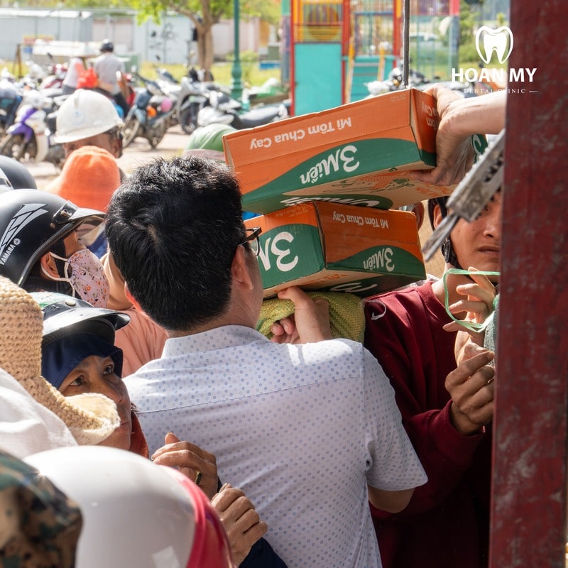 Nha Khoa Hoàn Mỹ Sài Gòn Hỗ Trợ Đồng Bào Miền Trung 2025