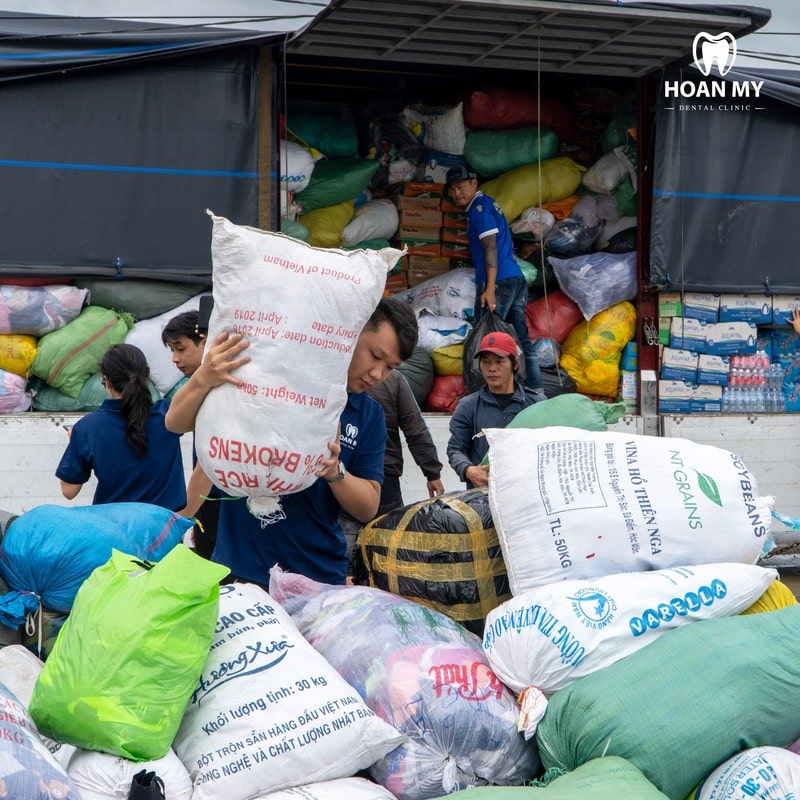 Nha Khoa Hoàn Mỹ Sài Gòn Hỗ Trợ Đồng Bào Miền Trung 2025