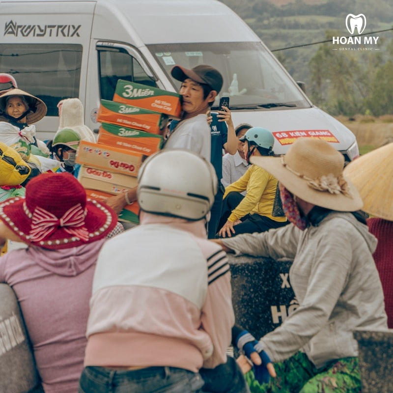 Nha Khoa Hoàn Mỹ Sài Gòn Hỗ Trợ Đồng Bào Miền Trung 2025