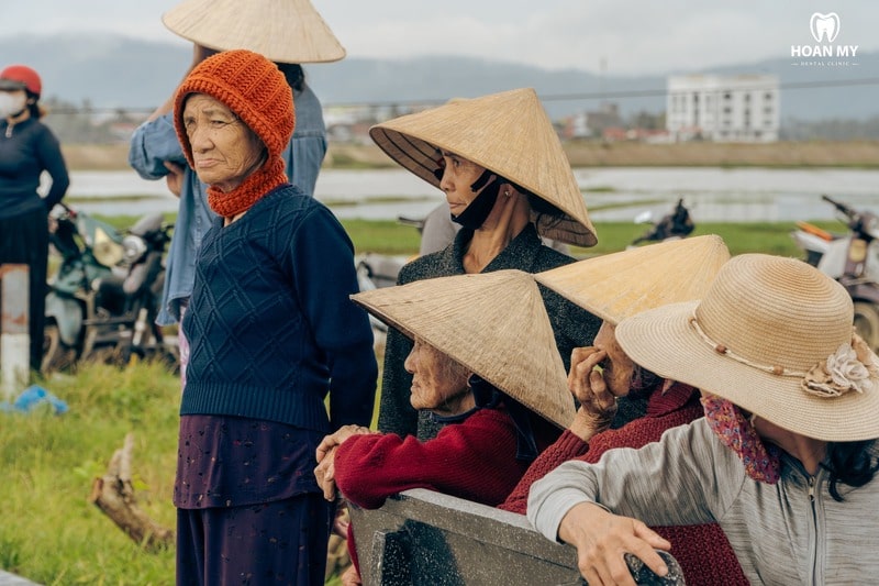 Nha Khoa Hoàn Mỹ Sài Gòn Hỗ Trợ Đồng Bào Miền Trung 2025