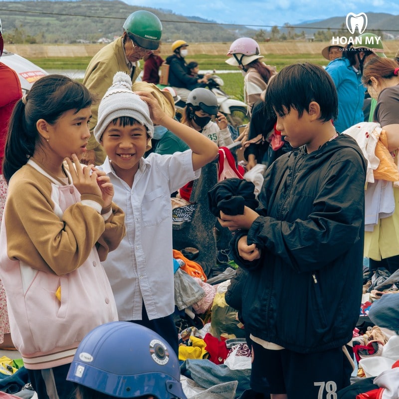 Nha Khoa Hoàn Mỹ Sài Gòn Hỗ Trợ Đồng Bào Miền Trung 2025