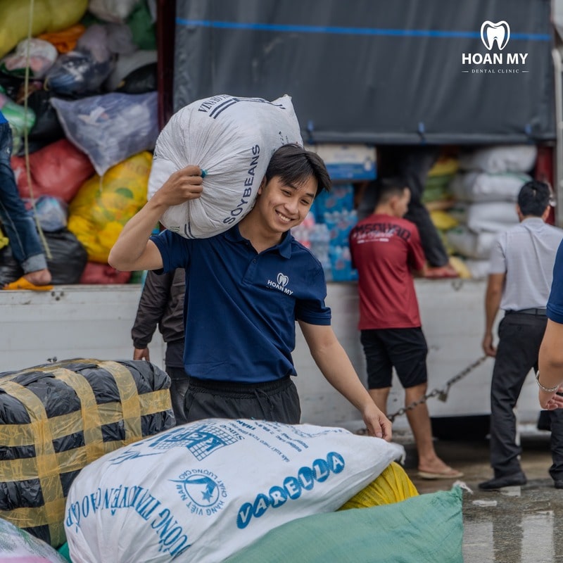 Nha Khoa Hoàn Mỹ Sài Gòn Hỗ Trợ Đồng Bào Miền Trung 2025