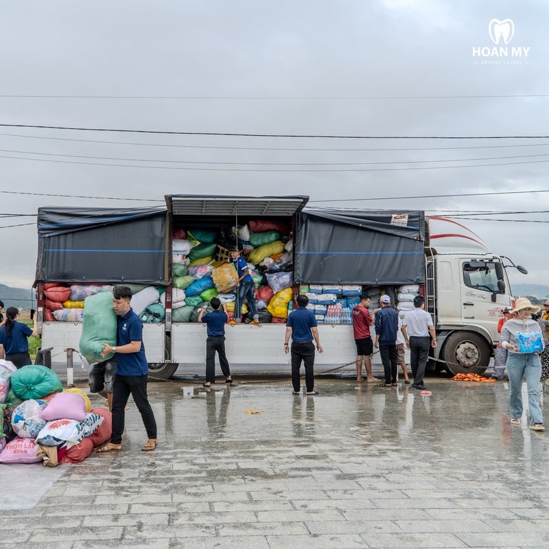 Nha Khoa Hoàn Mỹ Sài Gòn Hỗ Trợ Đồng Bào Miền Trung 2025