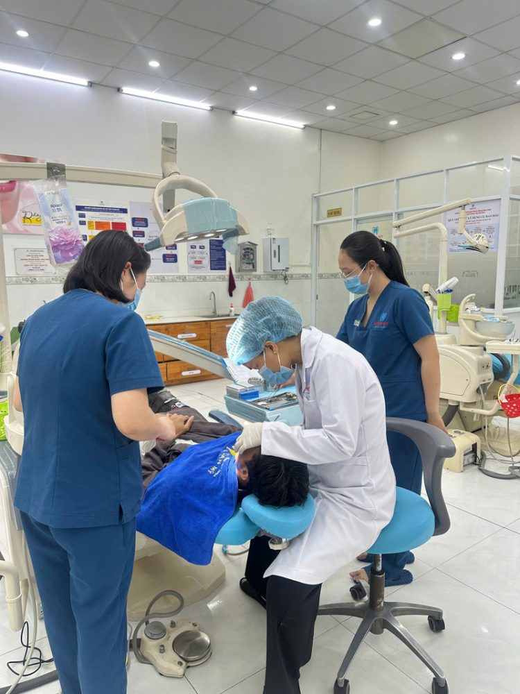 Phòng khám nha khoa uy tín là nơi hội tụ các bác sĩ có chuyên môn cao